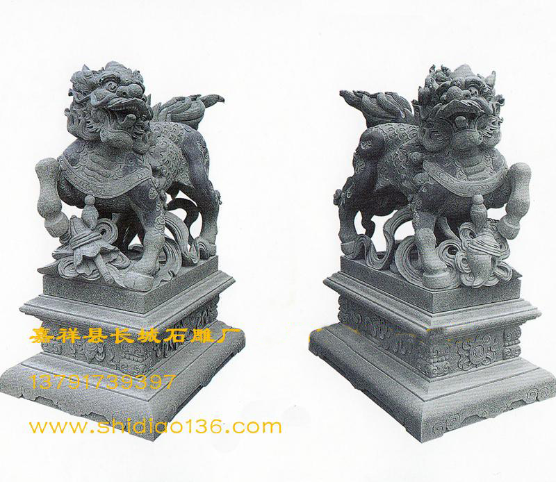 石雕麒麟雕刻的作用，一則是人們對(duì)它能帶來(lái)太平豐年的祈愿，二則，民間有麒麟送子的傳說(shuō)。三則，石雕麒麟有著招財(cái)納福、化煞避邪、祥瑞之獸等作用。