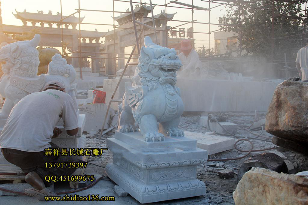     其實石雕藝術(shù)這個從古代一直延續(xù)到今天的民間藝術(shù)文化瑰寶，在技術(shù)上不僅繼承了過去精湛的技術(shù)，更在技術(shù)上有了新的革新突破。石雕貔貅工藝作為一種民間藝術(shù)，將會一直傳承下去。