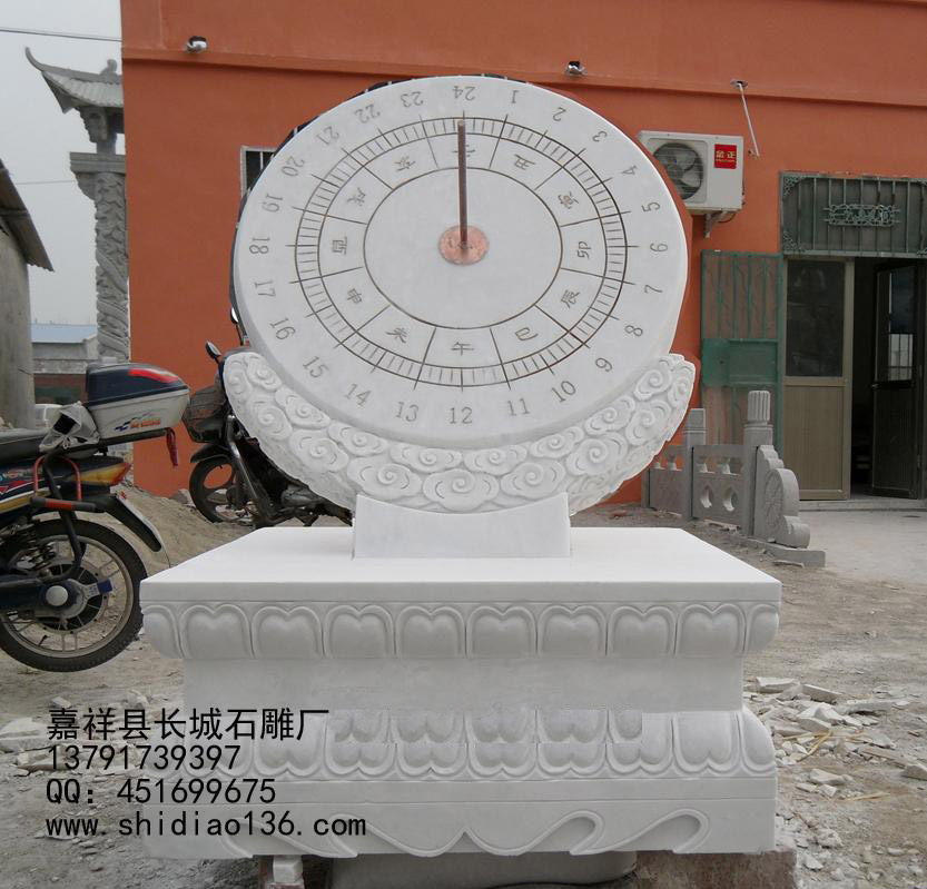 石雕日晷的用途及價值：日晷也叫“日規”，它是我國古代人民創造的一種以太陽照射來計時的儀器。
